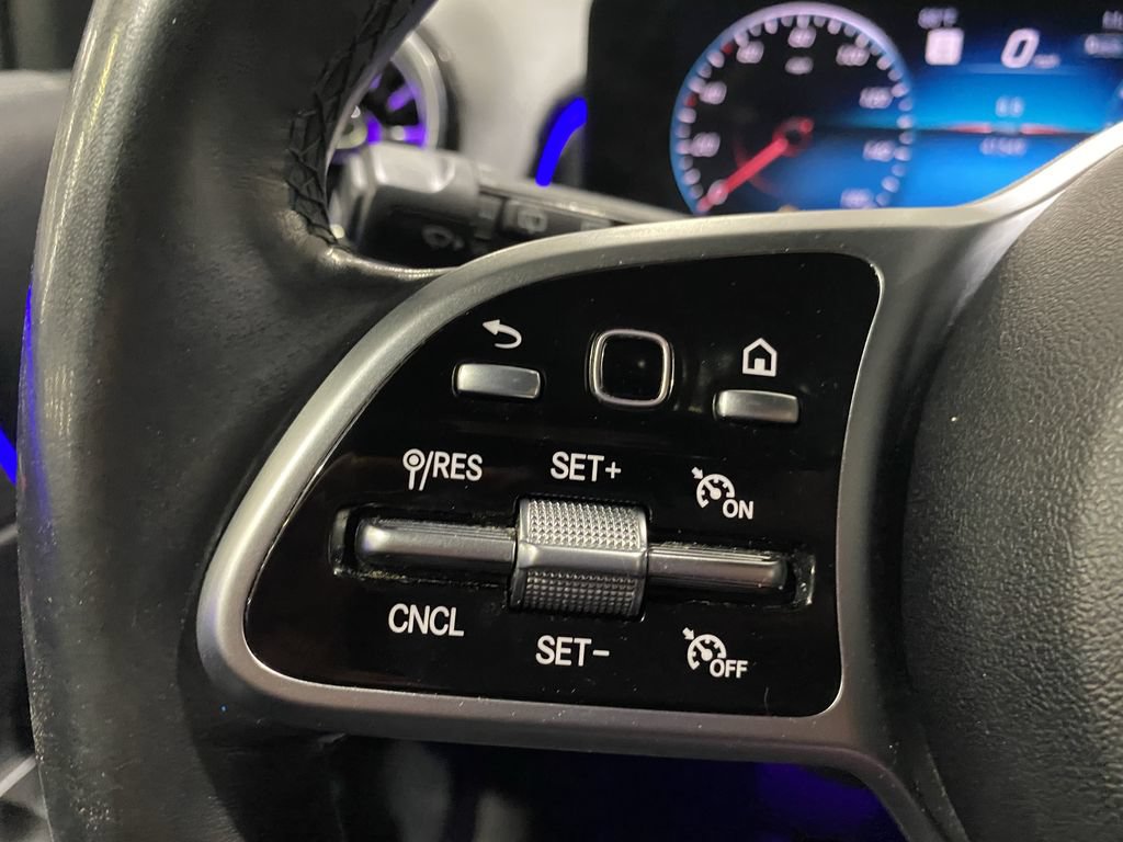 Used 2022 Mercedes-Benz GLB 250 4MATIC w/ Premium Package Lite image 11