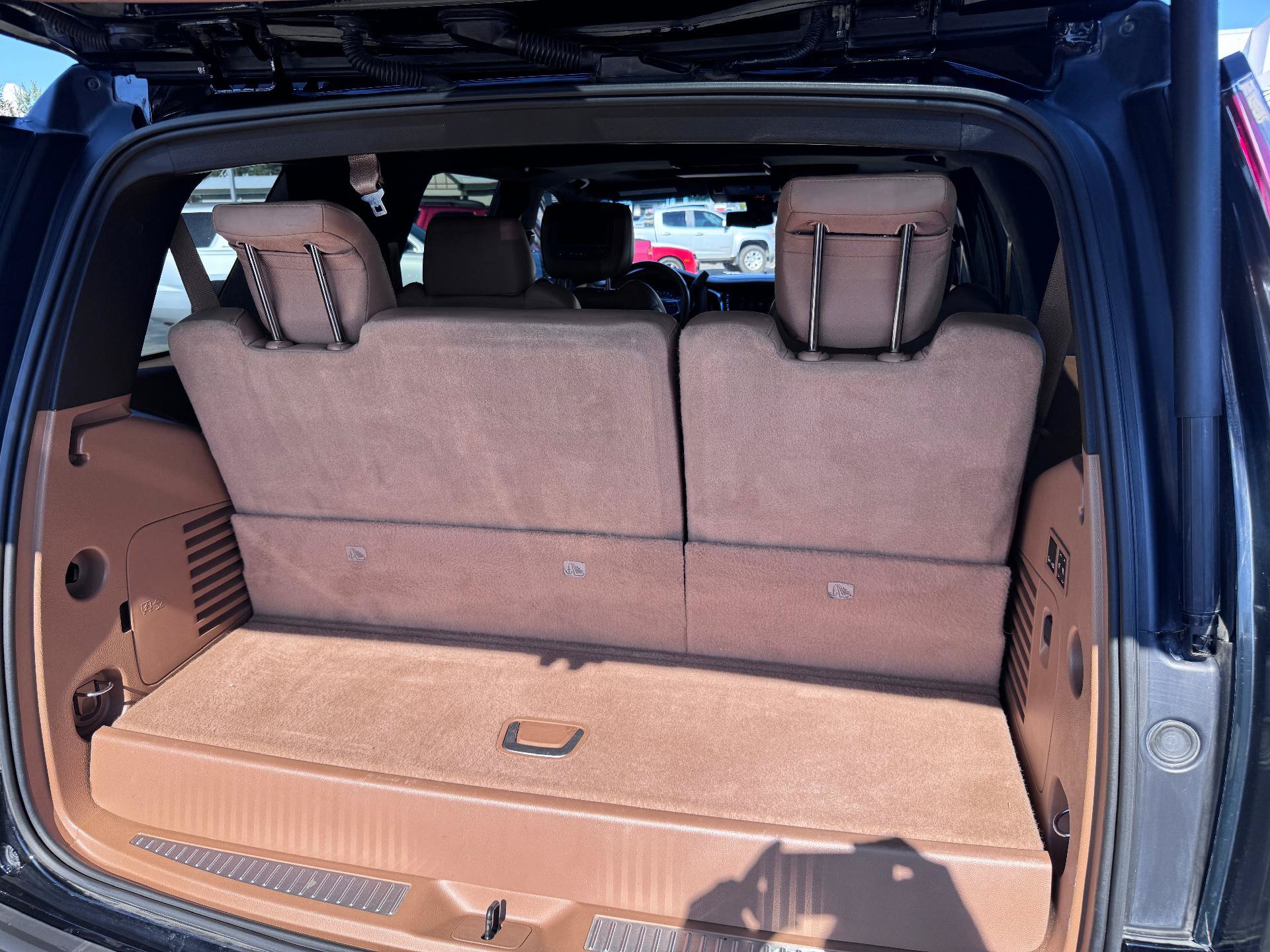 Used 2017 Cadillac Escalade Platinum AWD/4WD image 18