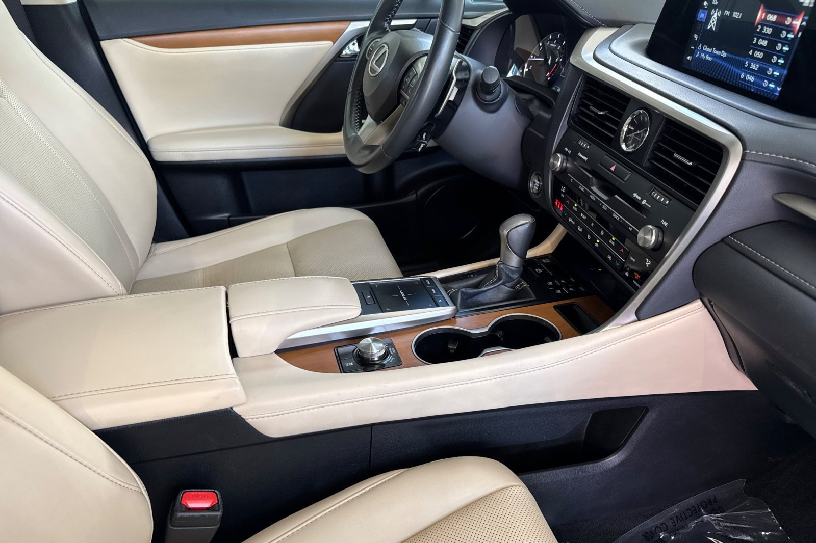 Certified 2022 Lexus RX 350 FWD w/ Premium Package image 20