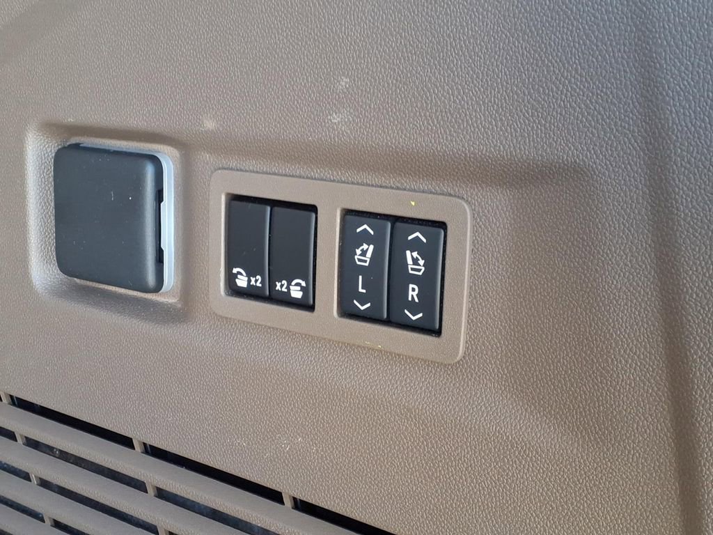 Used 2025 GMC Yukon Denali image 8