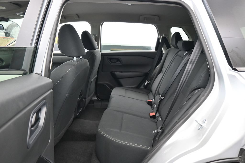 Used 2024 Nissan Rogue S FWD image 29