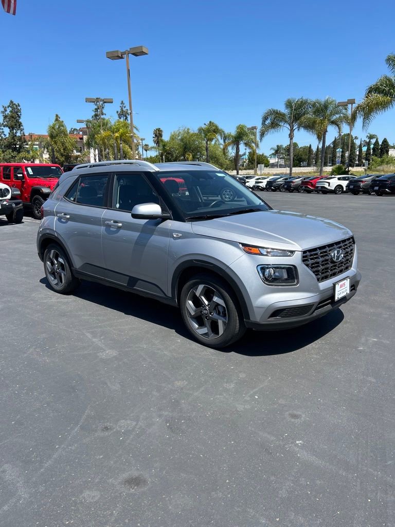 Used 2025 Hyundai Venue SEL FWD image 6