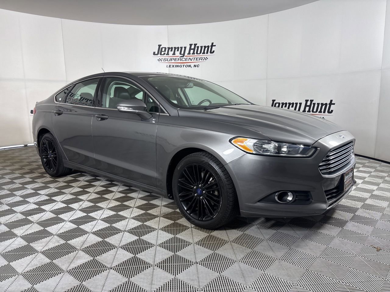 Used 2014 Ford Fusion SE w/ Equipment Group 202A image 3