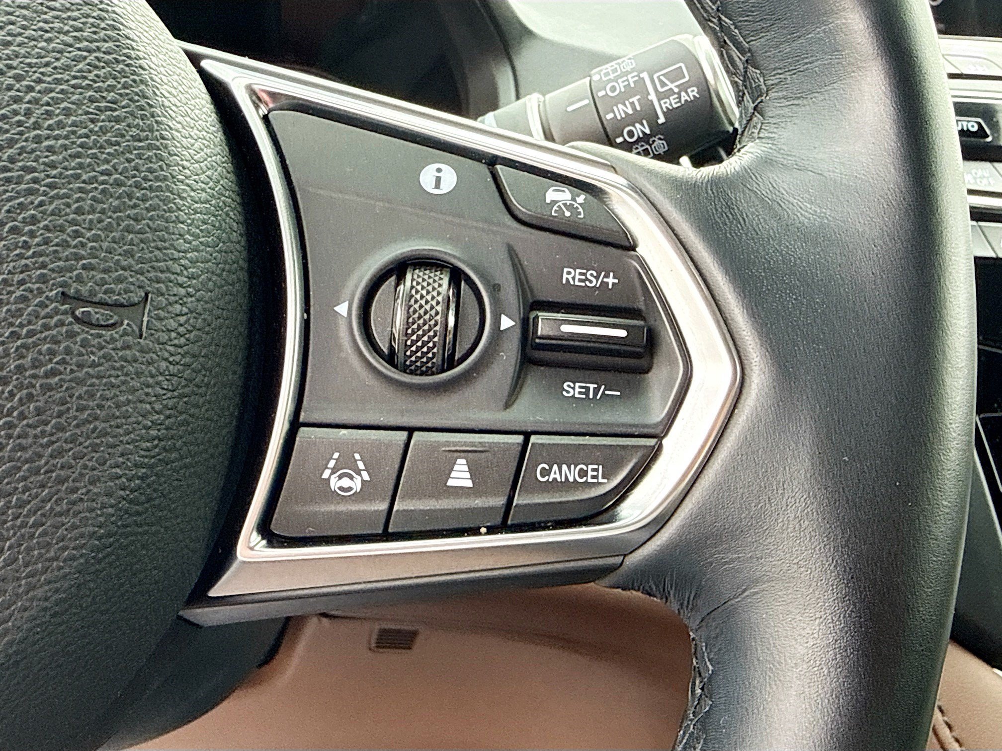 Used 2025 Acura RDX w/ Advance Package AWD/4WD image 39