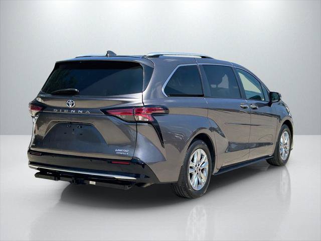 Used 2023 Toyota Sienna Limited AWD/4WD image 5