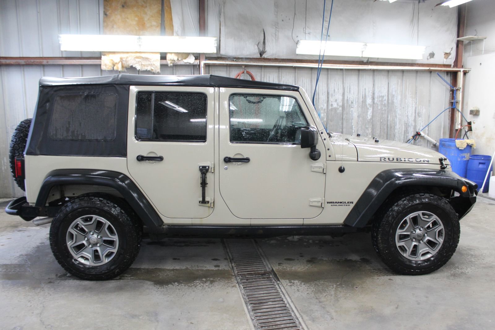 Used 2017 Jeep Wrangler Unlimited Rubicon w/ Connectivity Group image 7