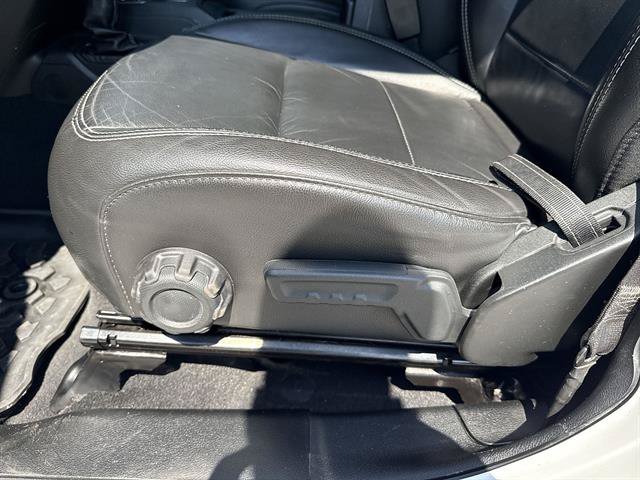 Used 2018 Jeep Wrangler Unlimited Sahara w/ Dual Top Group AWD/4WD image 42