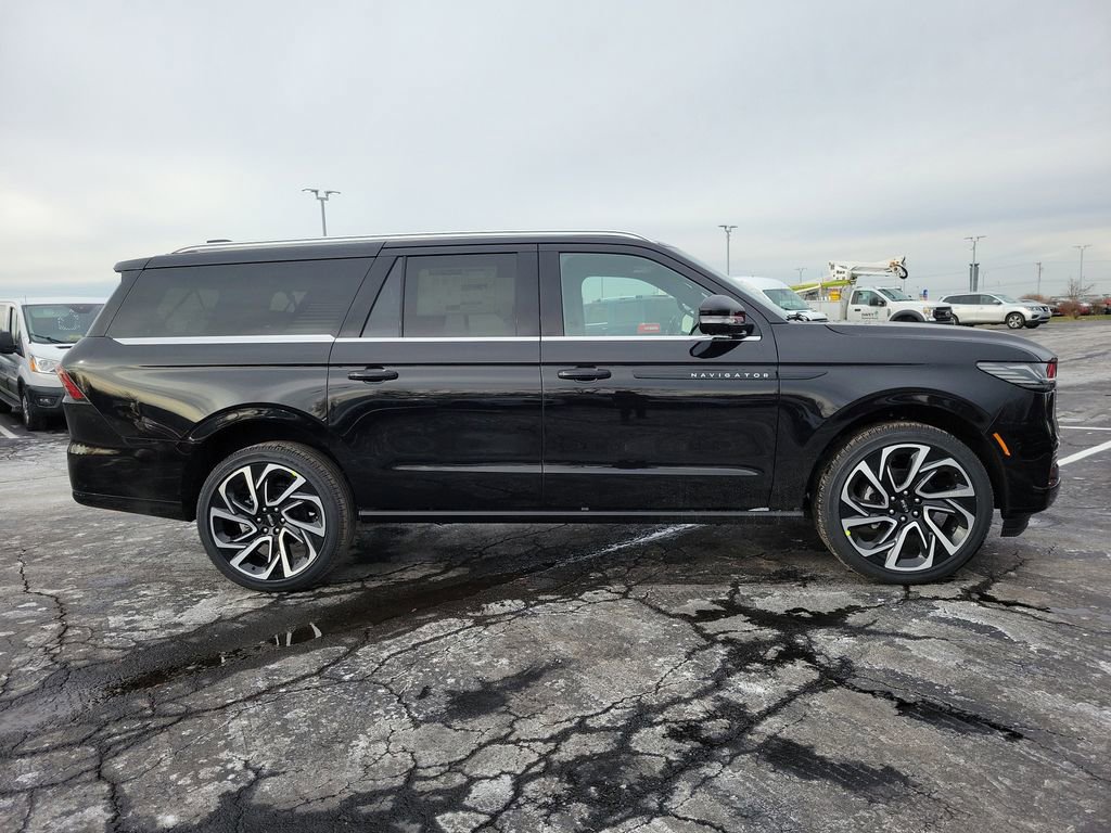 New 2026 Lincoln Navigator L Black Label image 3