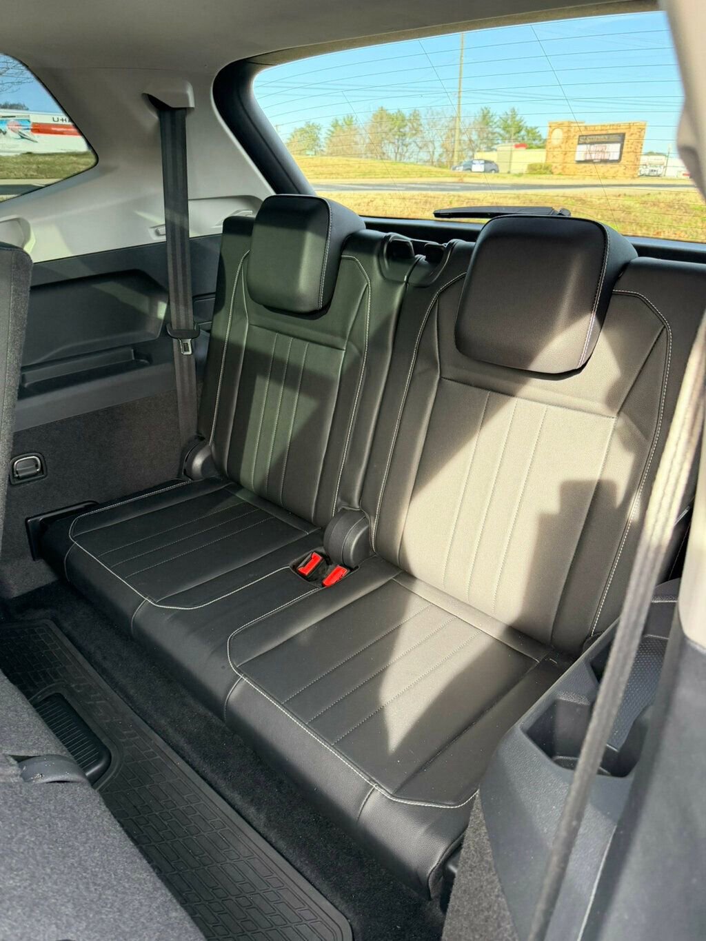 Used 2022 Volkswagen Tiguan SE w/ Panoramic Sunroof Package image 19