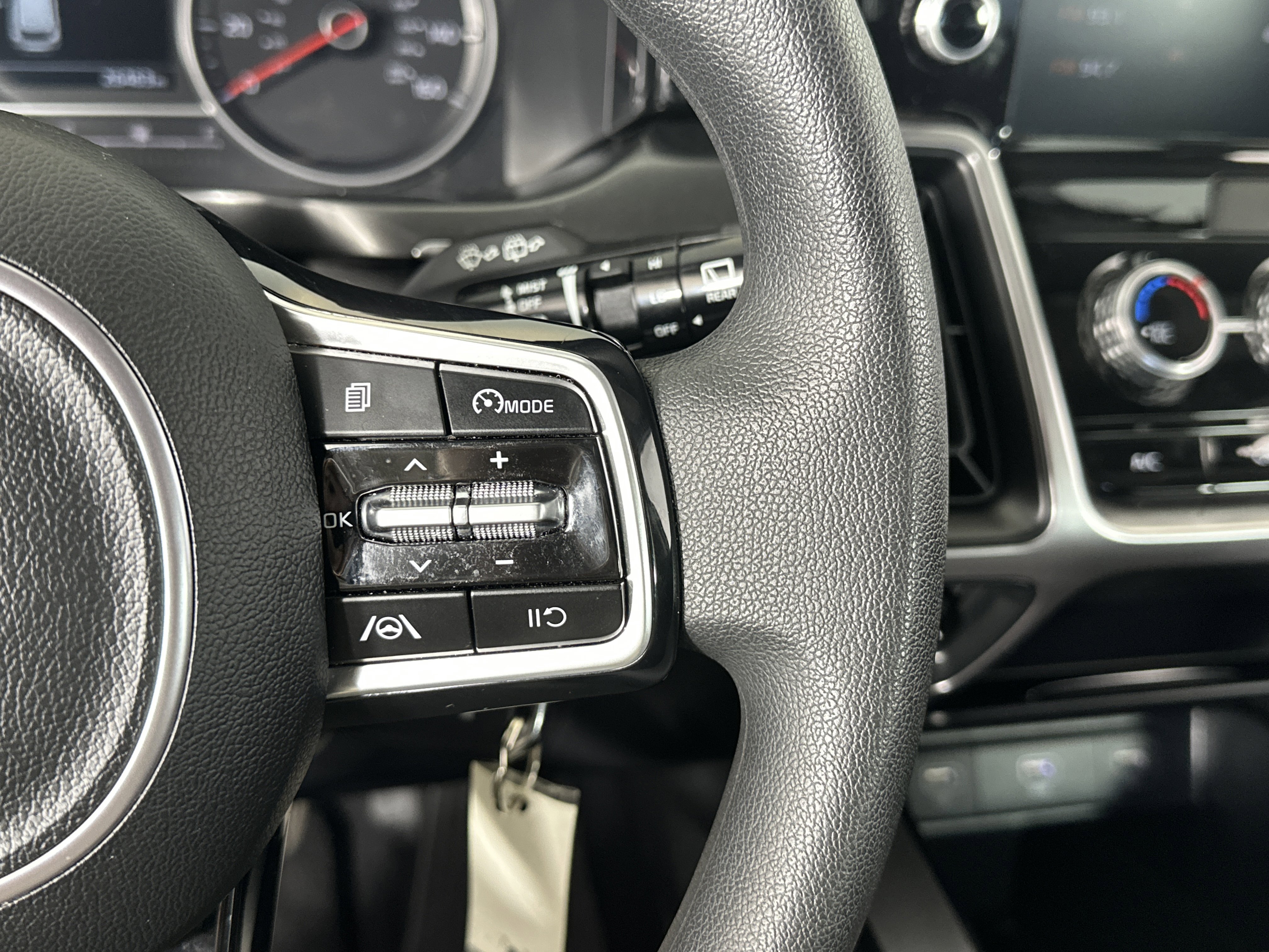 Used 2023 Kia Sorento LX image 27