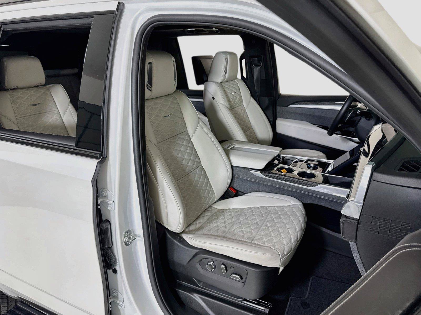 Used 2025 Cadillac Escalade V AWD/4WD image 31
