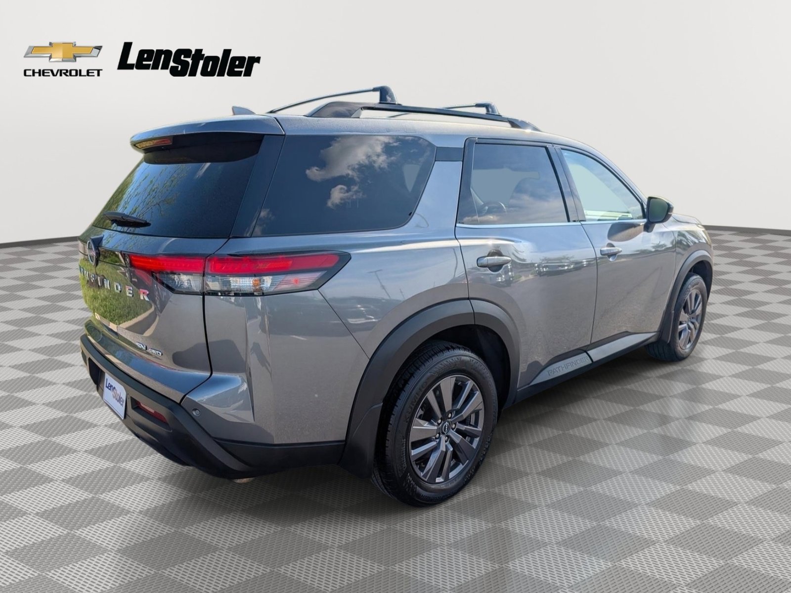 Used 2023 Nissan Pathfinder SV image 5