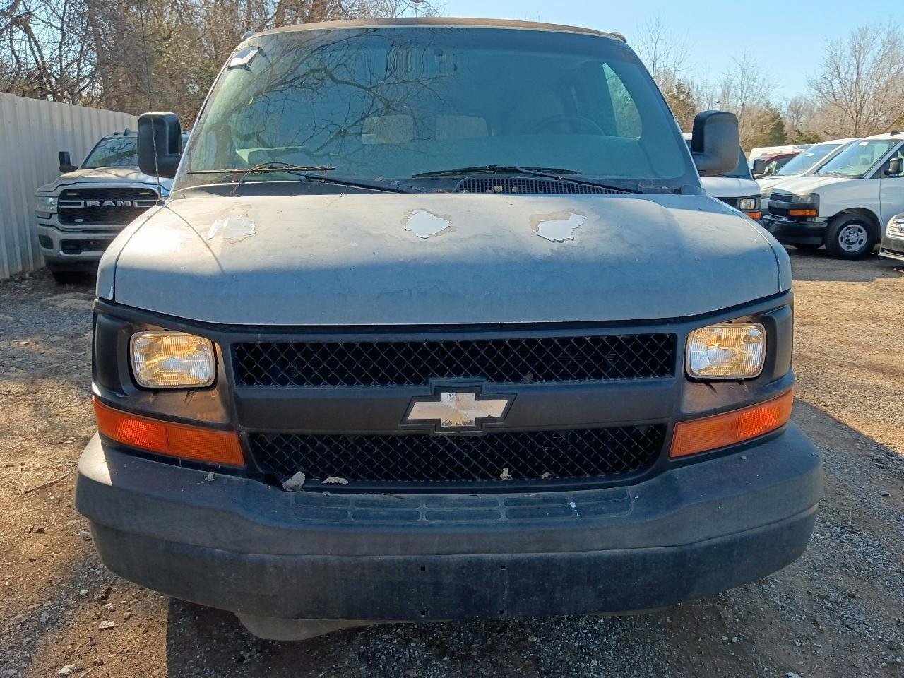 Used 2008 Chevrolet Express 3500 Extended Passenger RWD image 2