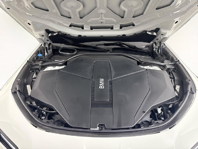 Used 2025 BMW i7 eDrive50 w/ M Sport Package RWD image 38