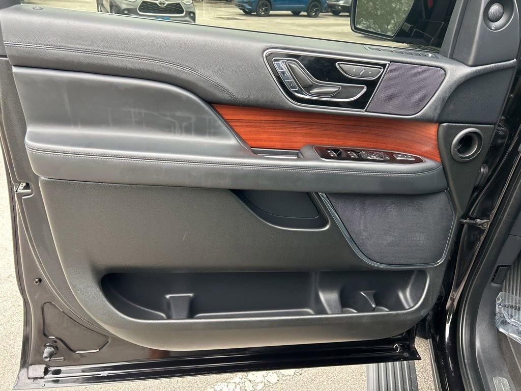 Used 2024 Lincoln Navigator L Premiere image 16