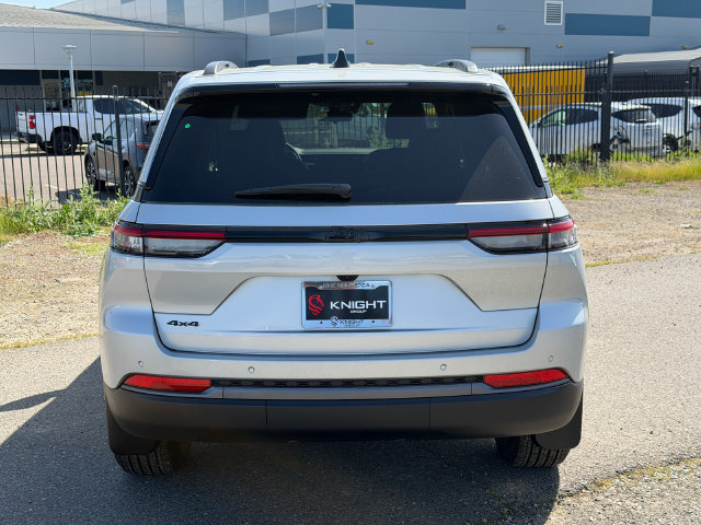 New 2026 Jeep Grand Cherokee Altitude AWD/4WD image 7