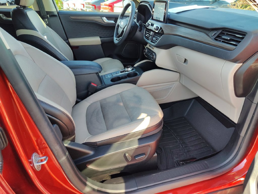 Used 2020 Ford Escape Titanium AWD/4WD image 32