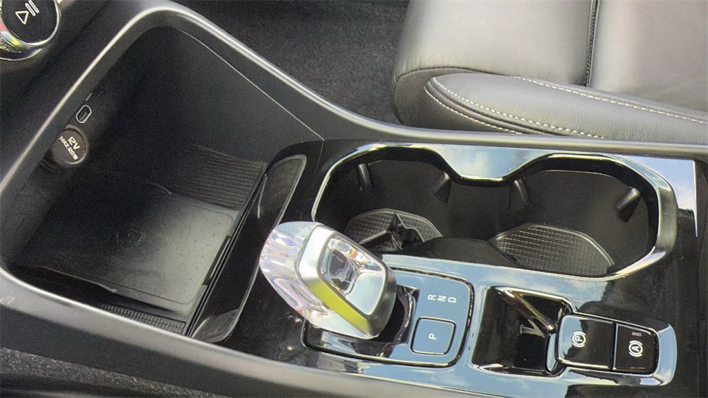 Certified 2025 Volvo XC40 B5 Plus image 20