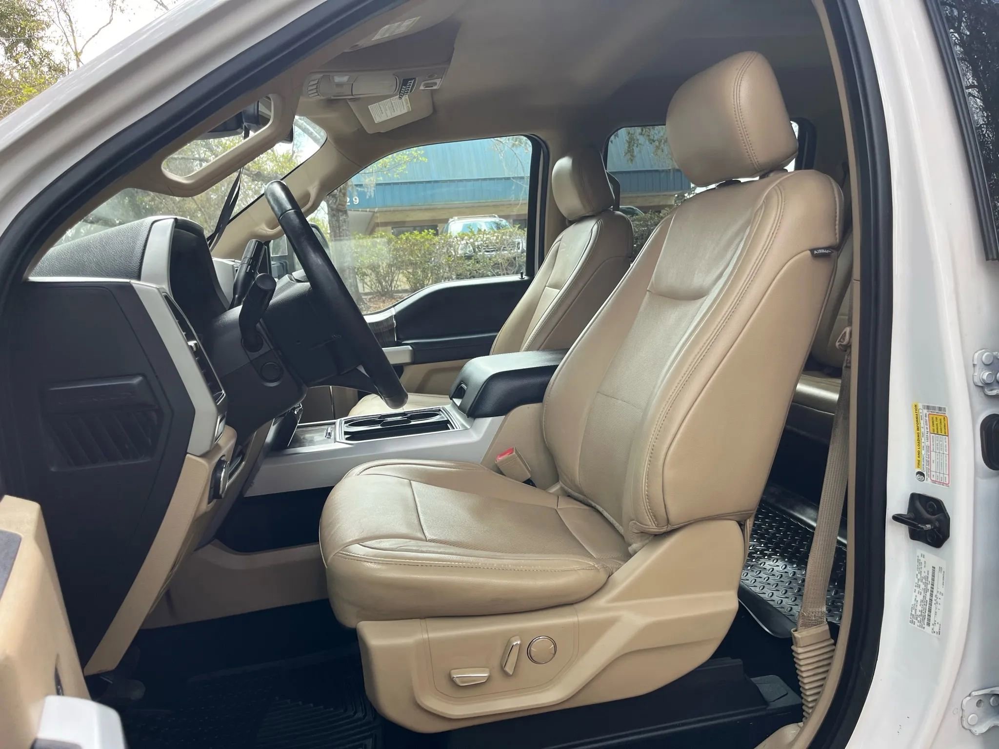 Used 2019 Ford F250 Lariat w/ Lariat Ultimate Package AWD/4WD image 17