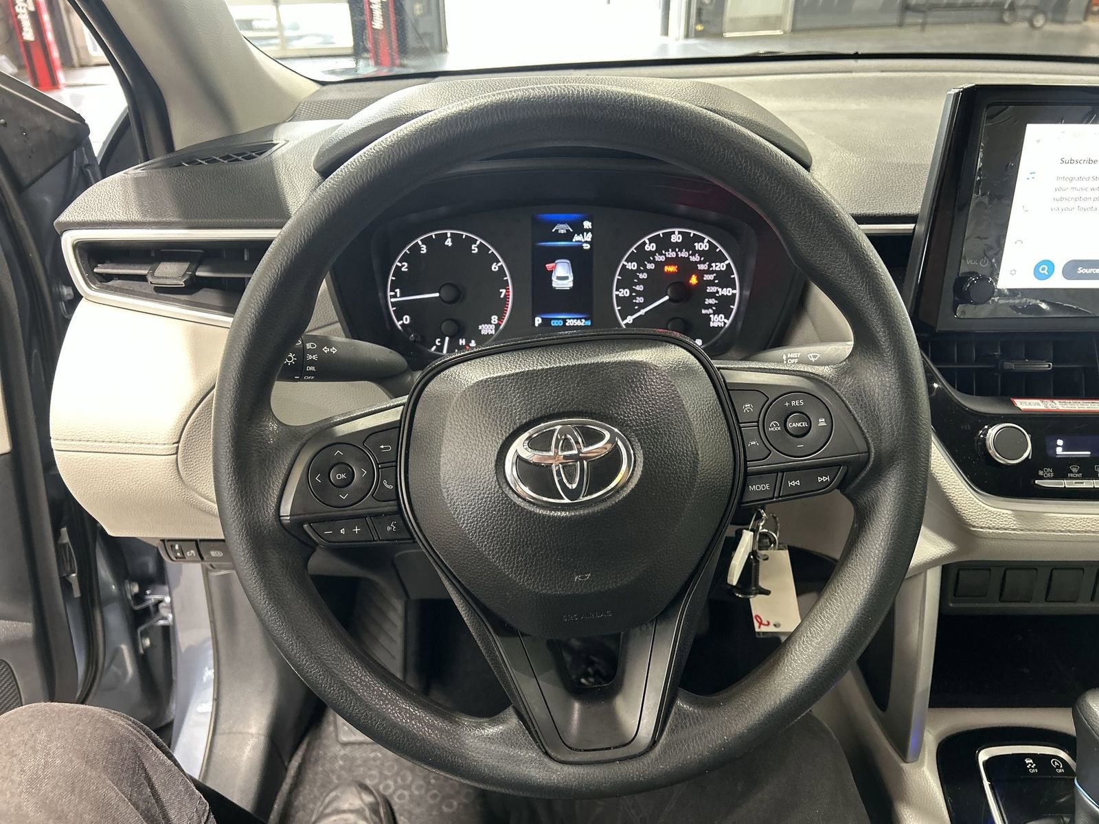 Used 2025 Toyota Corolla Cross L AWD/4WD image 16