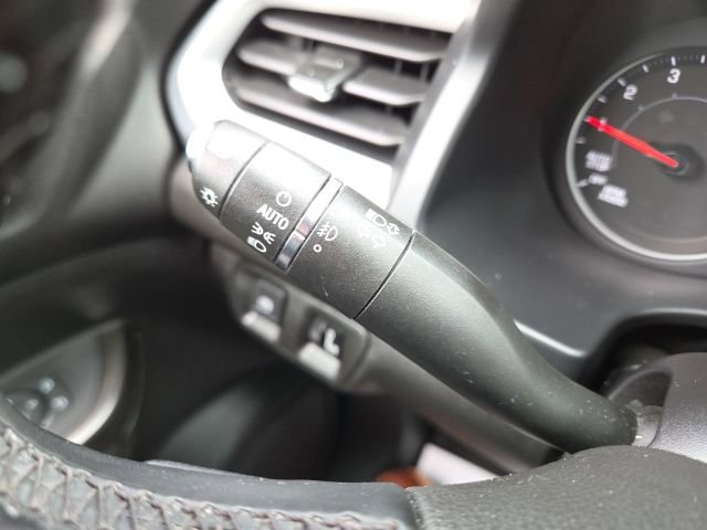 Used 2023 GMC Acadia SLT image 60