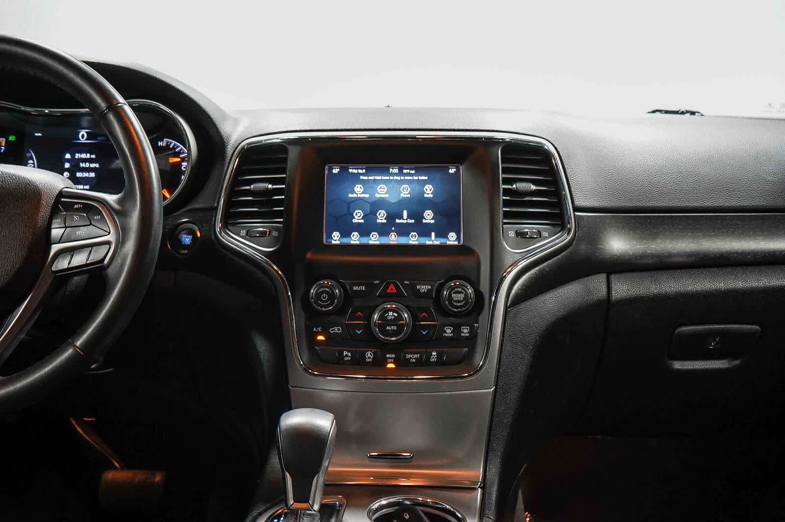 Used 2018 Jeep Grand Cherokee Laredo RWD image 13