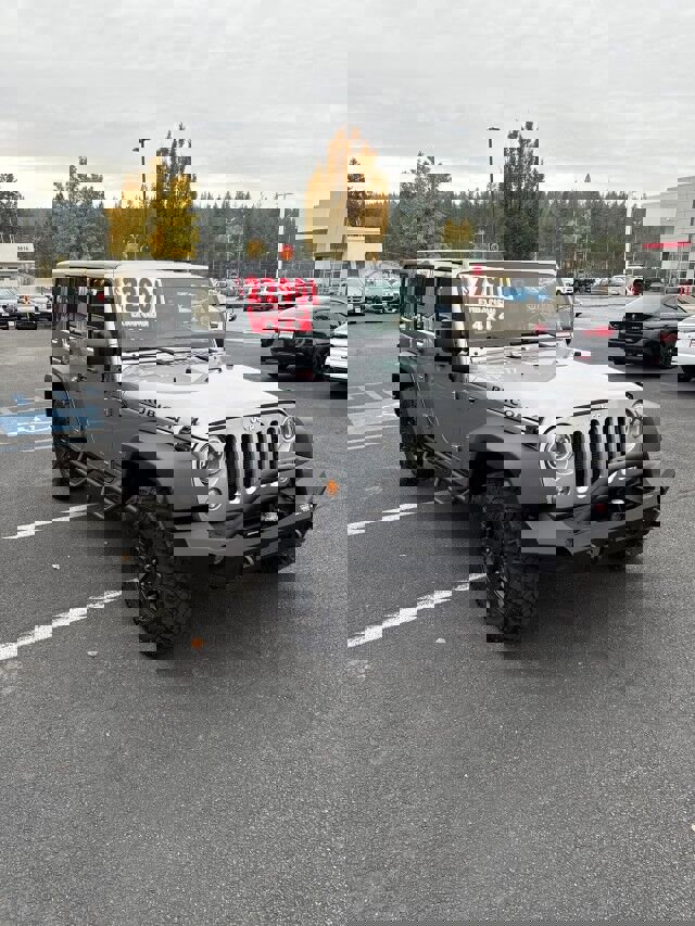 Used 2018 Jeep Wrangler Unlimited Rubicon w/ Connectivity Group image 4