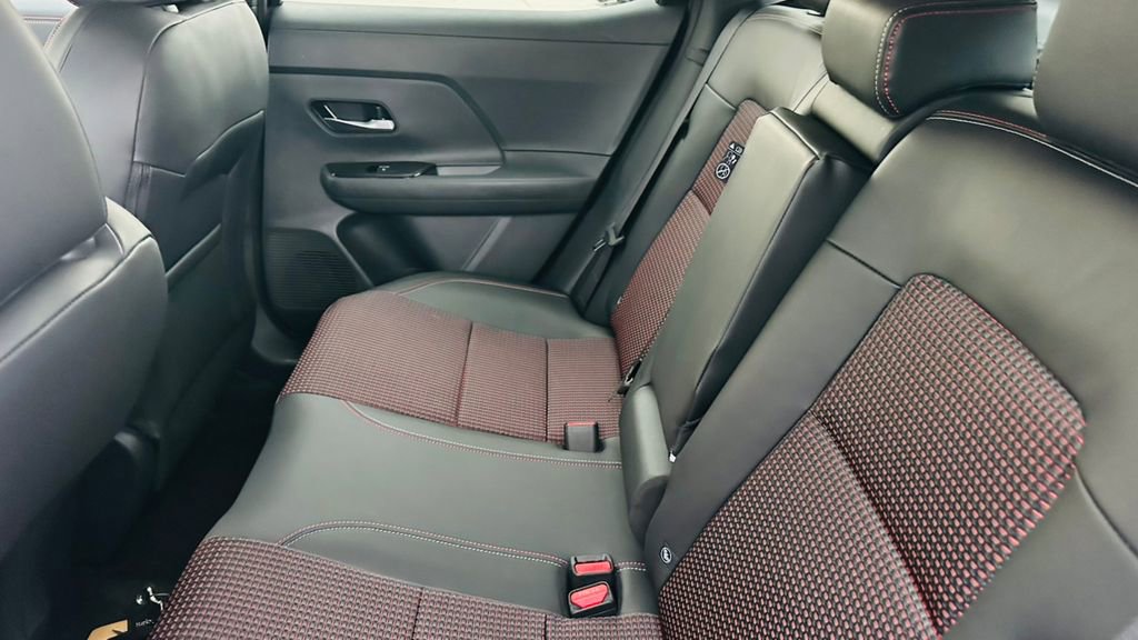New 2026 Nissan Kicks SR FWD image 28