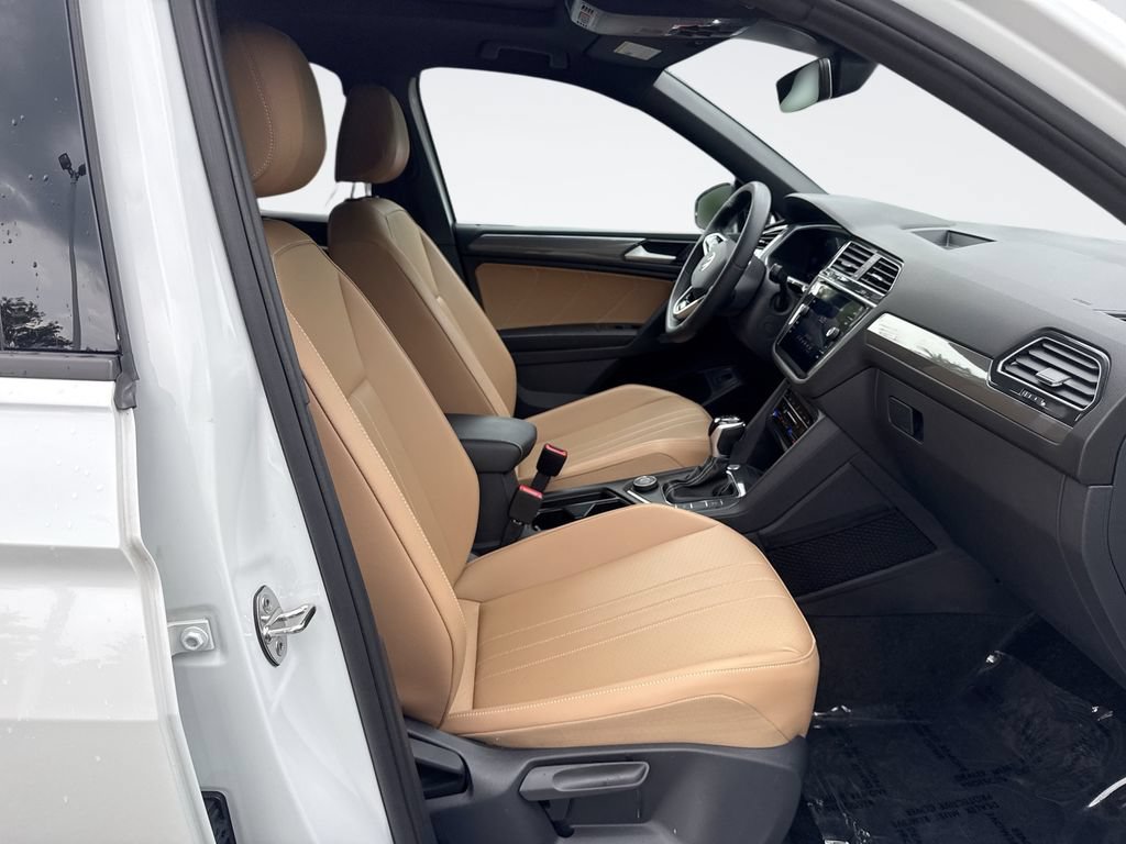 Used 2024 Volkswagen Tiguan SE R-Line AWD/4WD image 26