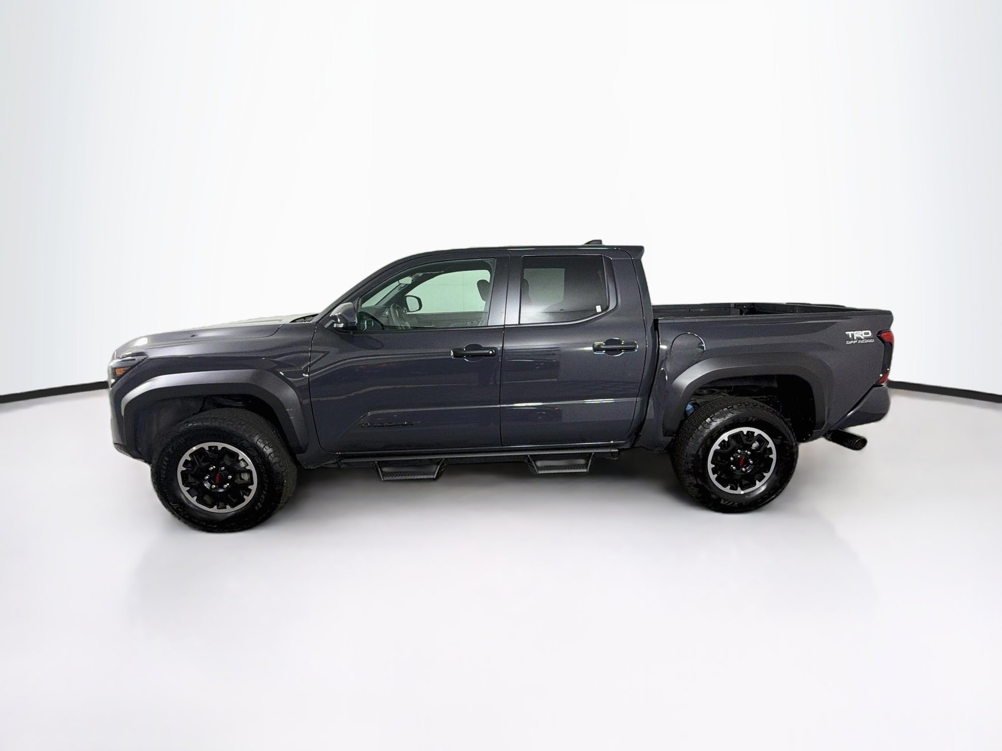 Used 2025 Toyota Tacoma TRD Off-Road AWD/4WD image 4