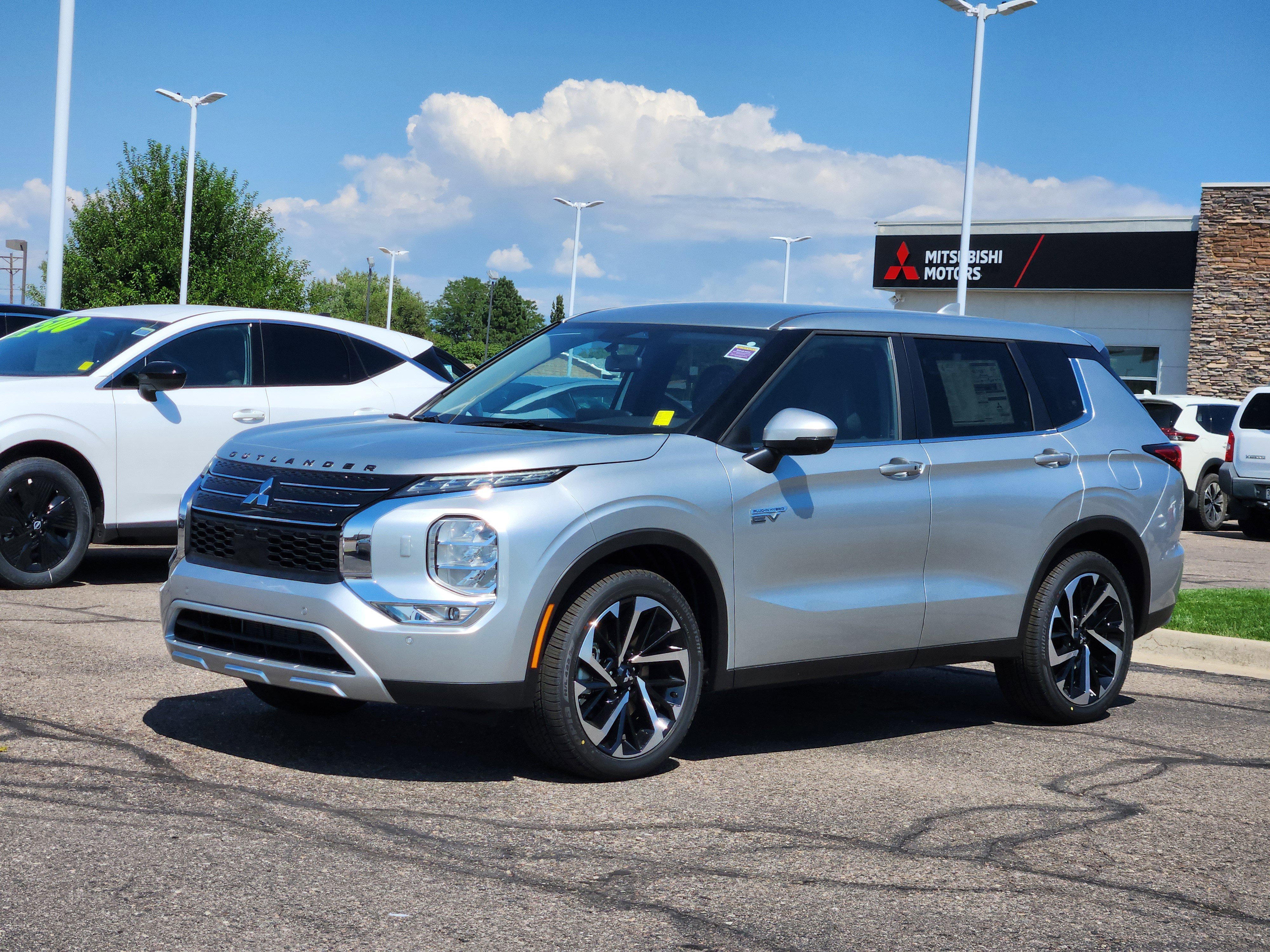 New 2025 Mitsubishi Outlander SE image 1