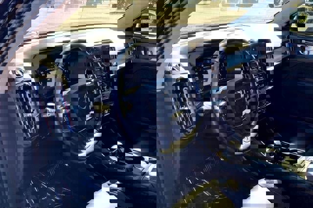 Used 2022 Volvo XC40 T5 Momentum image 14