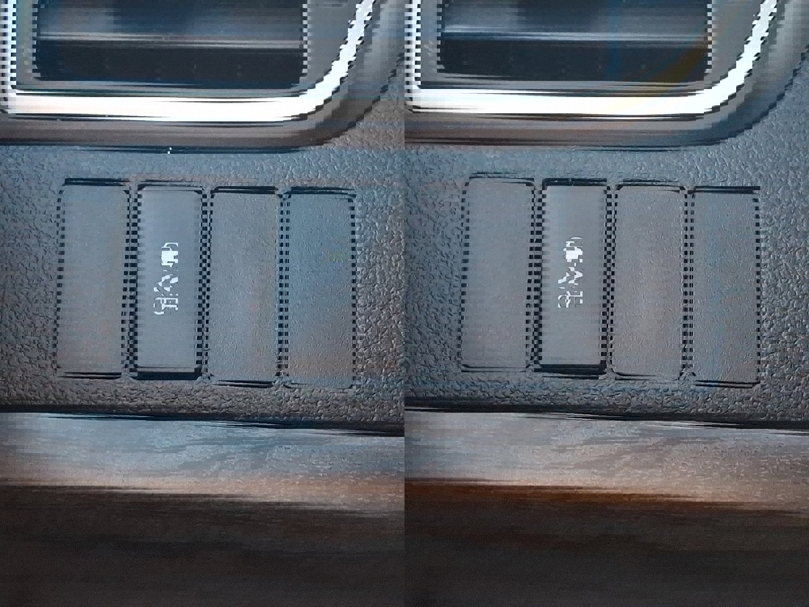 Used 2015 Toyota Camry LE image 23