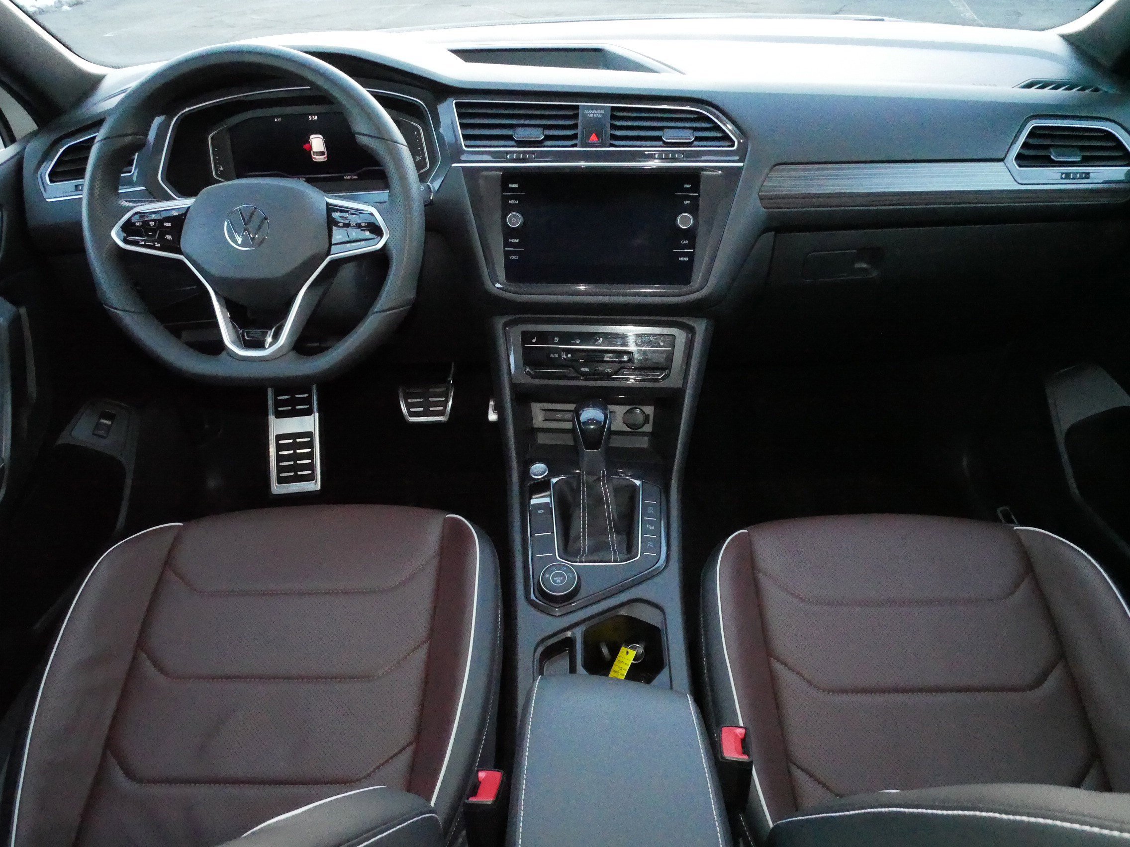 Certified 2022 Volkswagen Tiguan SEL R-Line image 10