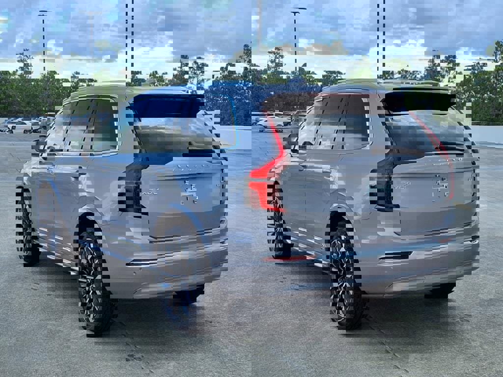 New 2026 Volvo XC90 B5 Core w/ Protection Package Premier image 5