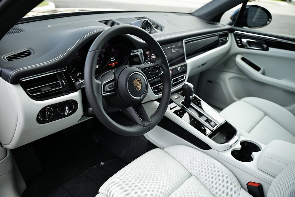 New 2026 Porsche Macan image 4
