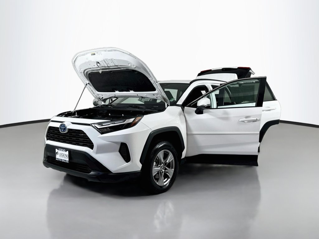 Used 2024 Toyota RAV4 LE AWD/4WD image 18