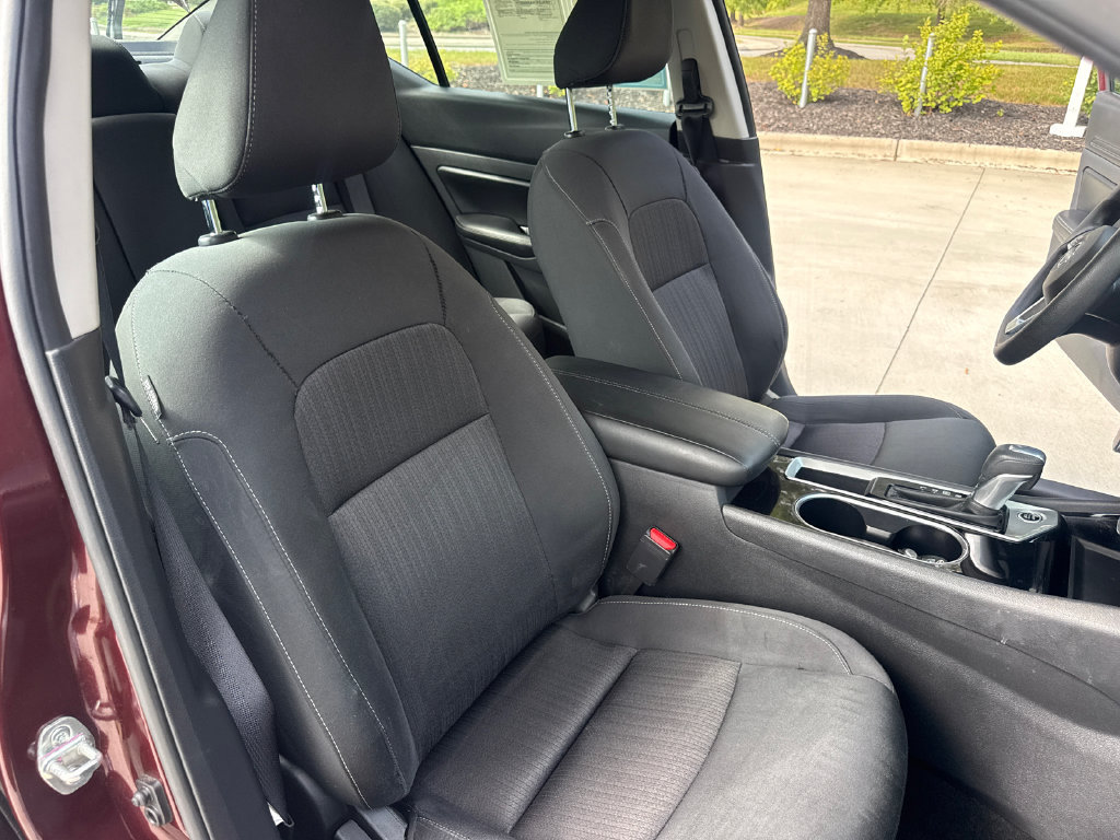 Used 2024 Nissan Altima 2.5 SV FWD image 35