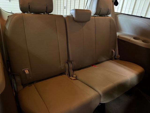 Used 2020 Toyota Sienna XLE FWD image 25