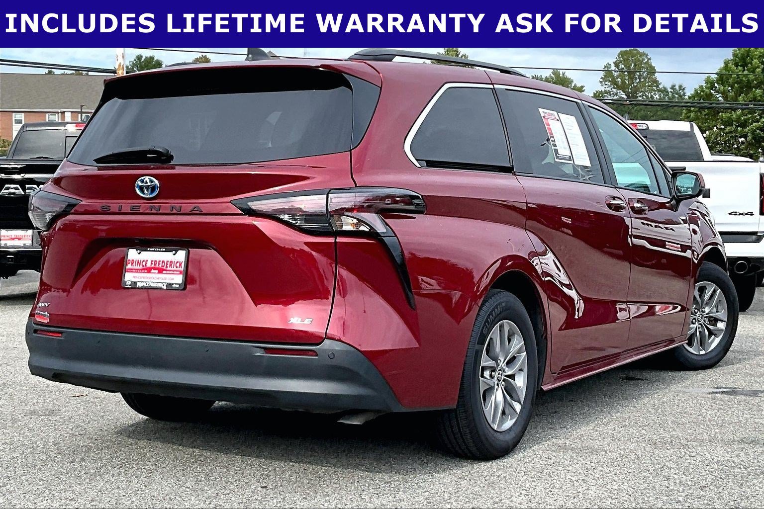Used 2025 Toyota Sienna XLE FWD image 10