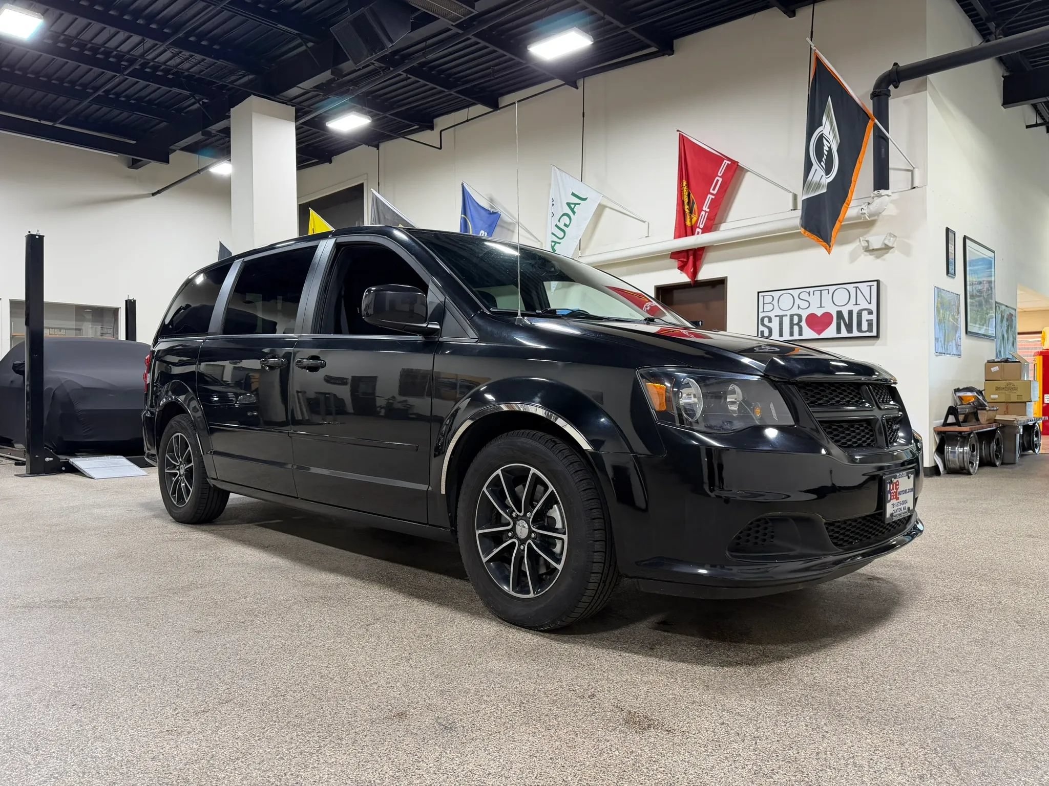Used 2016 Dodge Grand Caravan SE FWD image 3