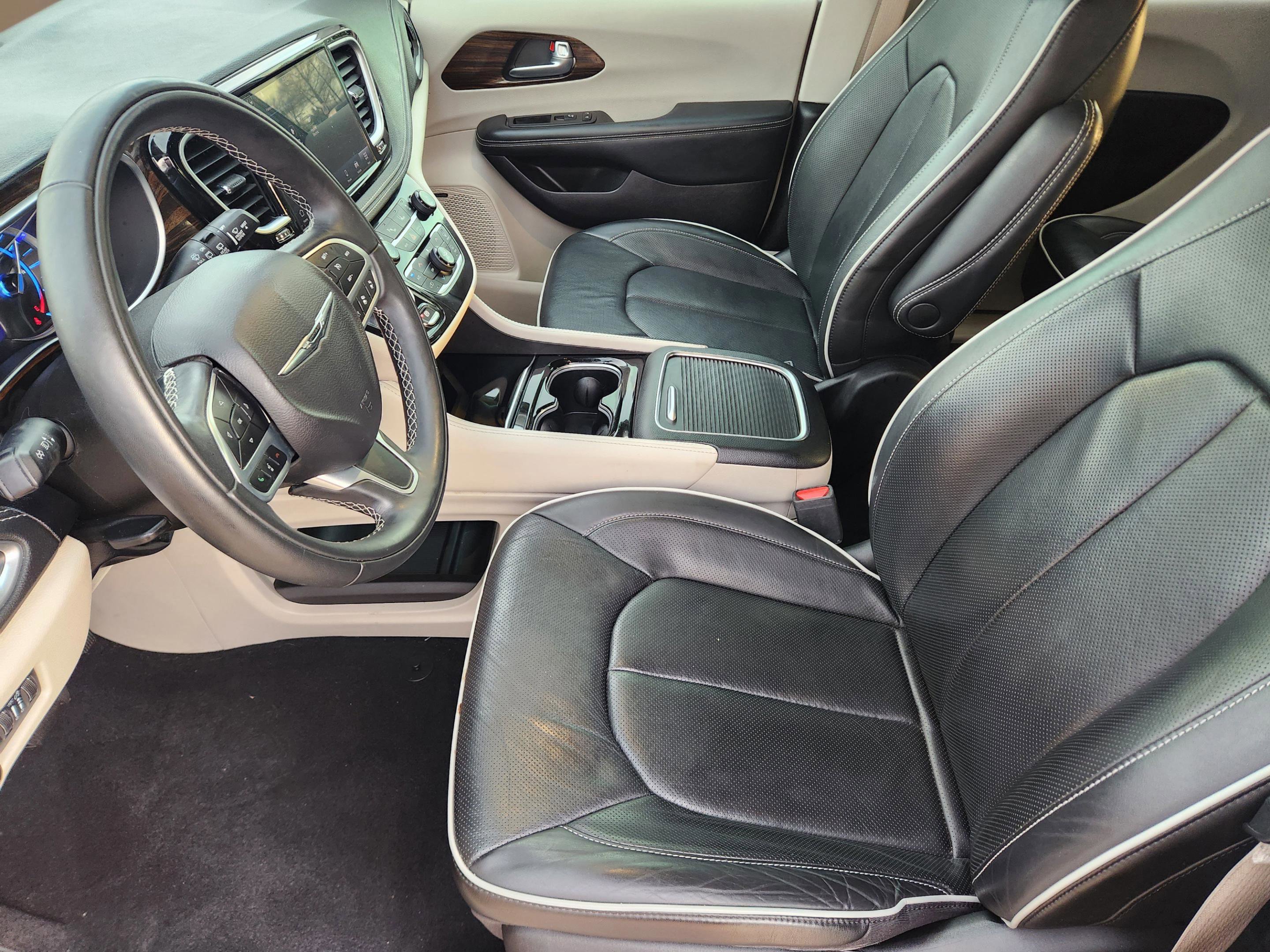 Used 2022 Chrysler Pacifica Limited image 5