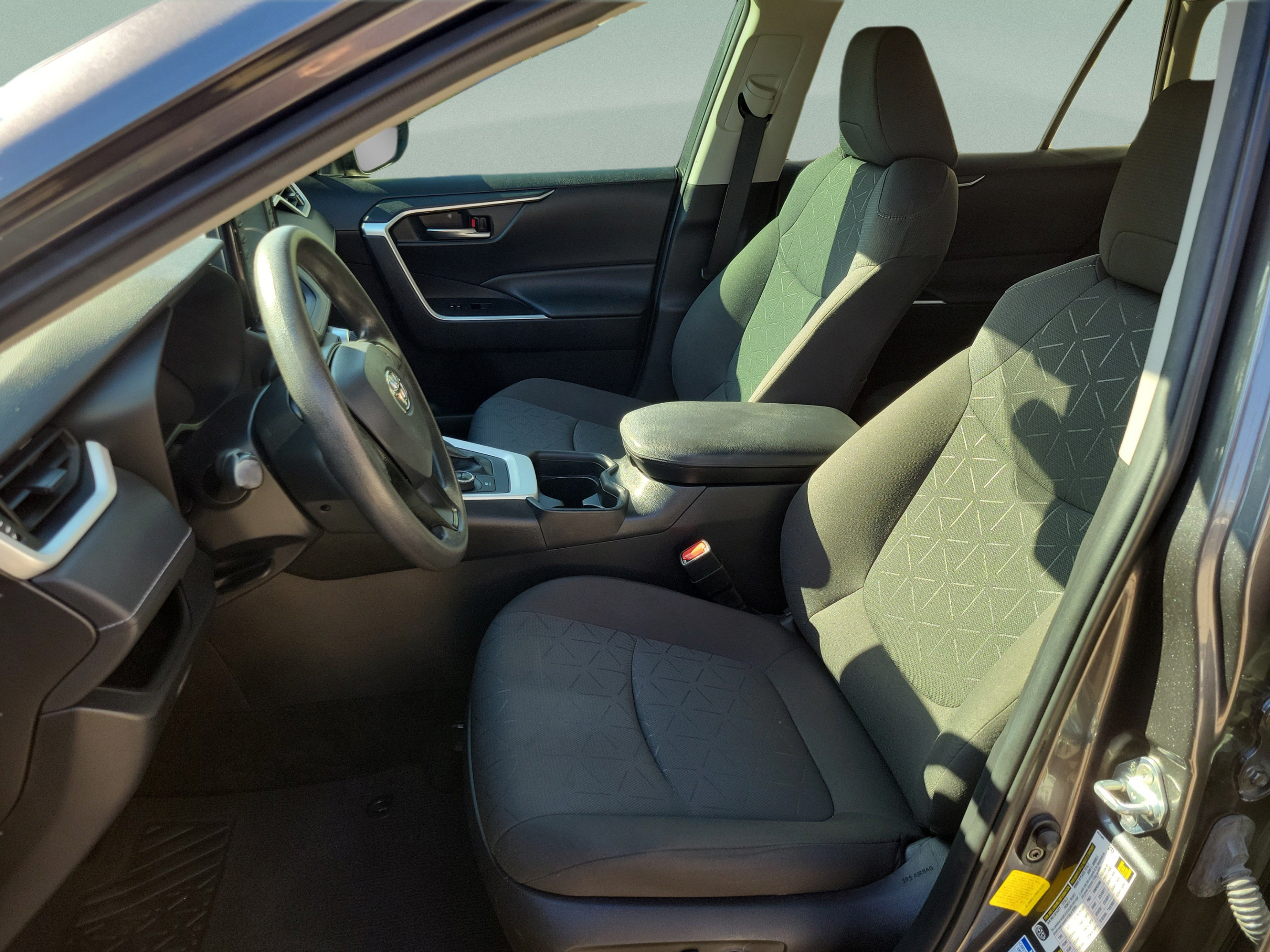 Used 2021 Toyota RAV4 XLE AWD/4WD image 9