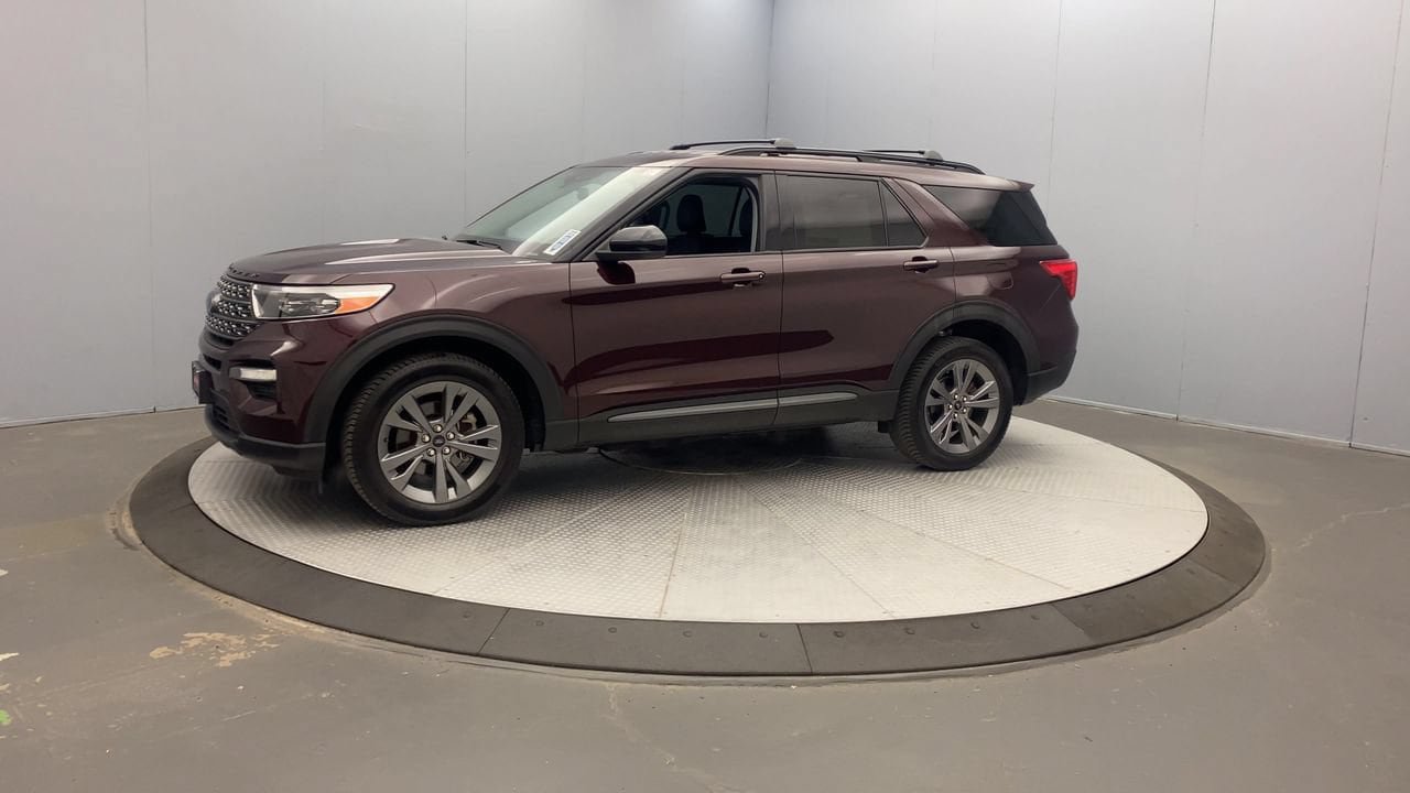 Used 2022 Ford Explorer XLT w/ Equipment Group 202A AWD/4WD image 9