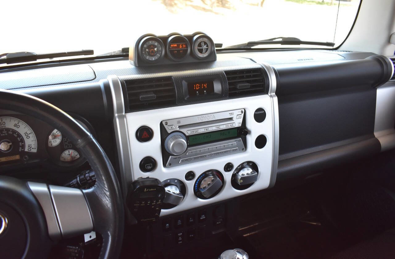 Used 2010 Toyota FJ Cruiser 4WD image 32
