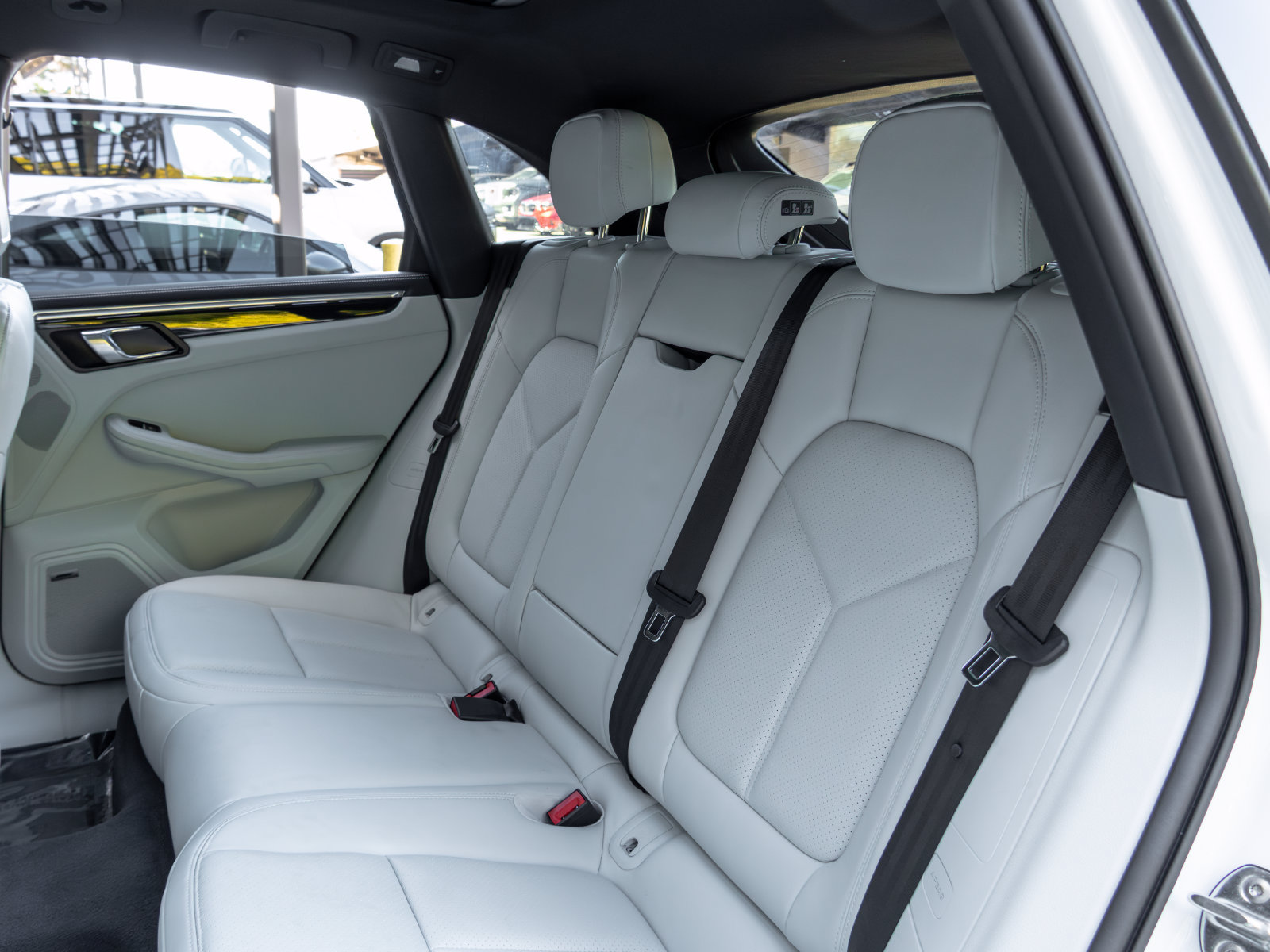 Certified 2025 Porsche Macan AWD/4WD image 45