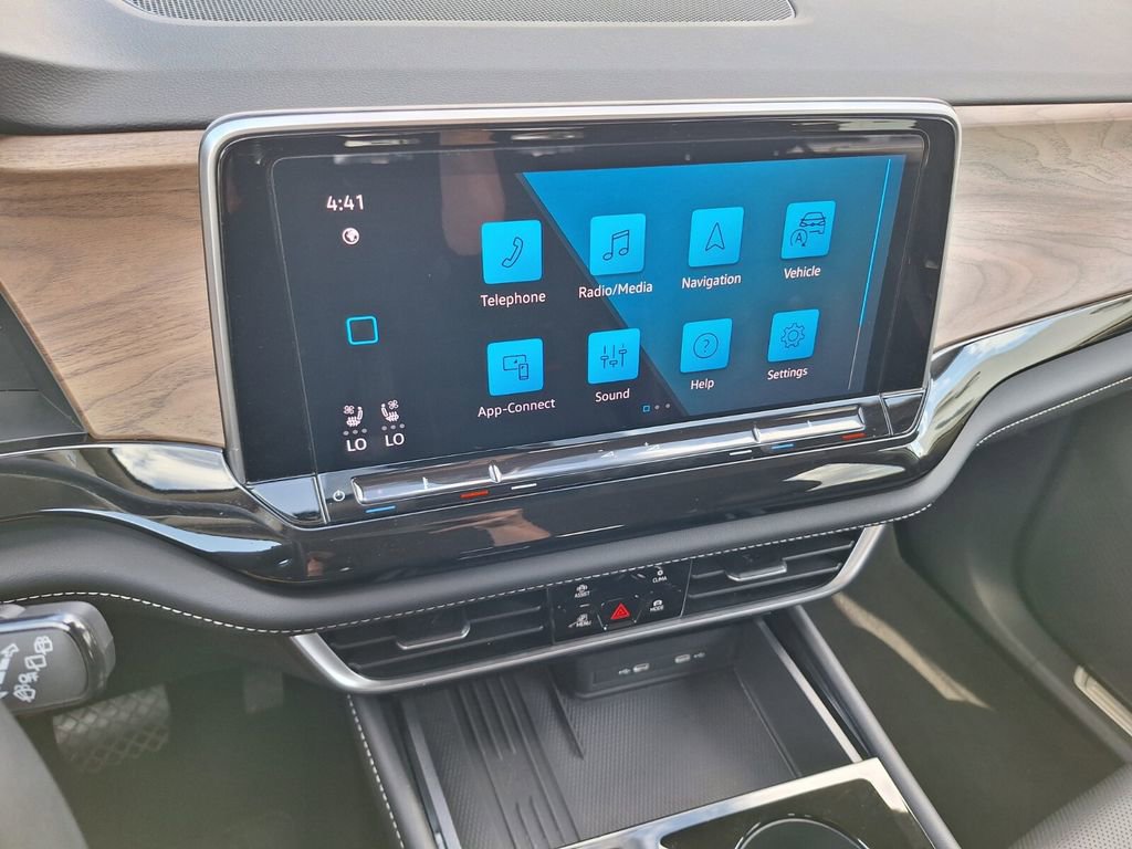 Used 2025 Volkswagen Atlas SE FWD image 16
