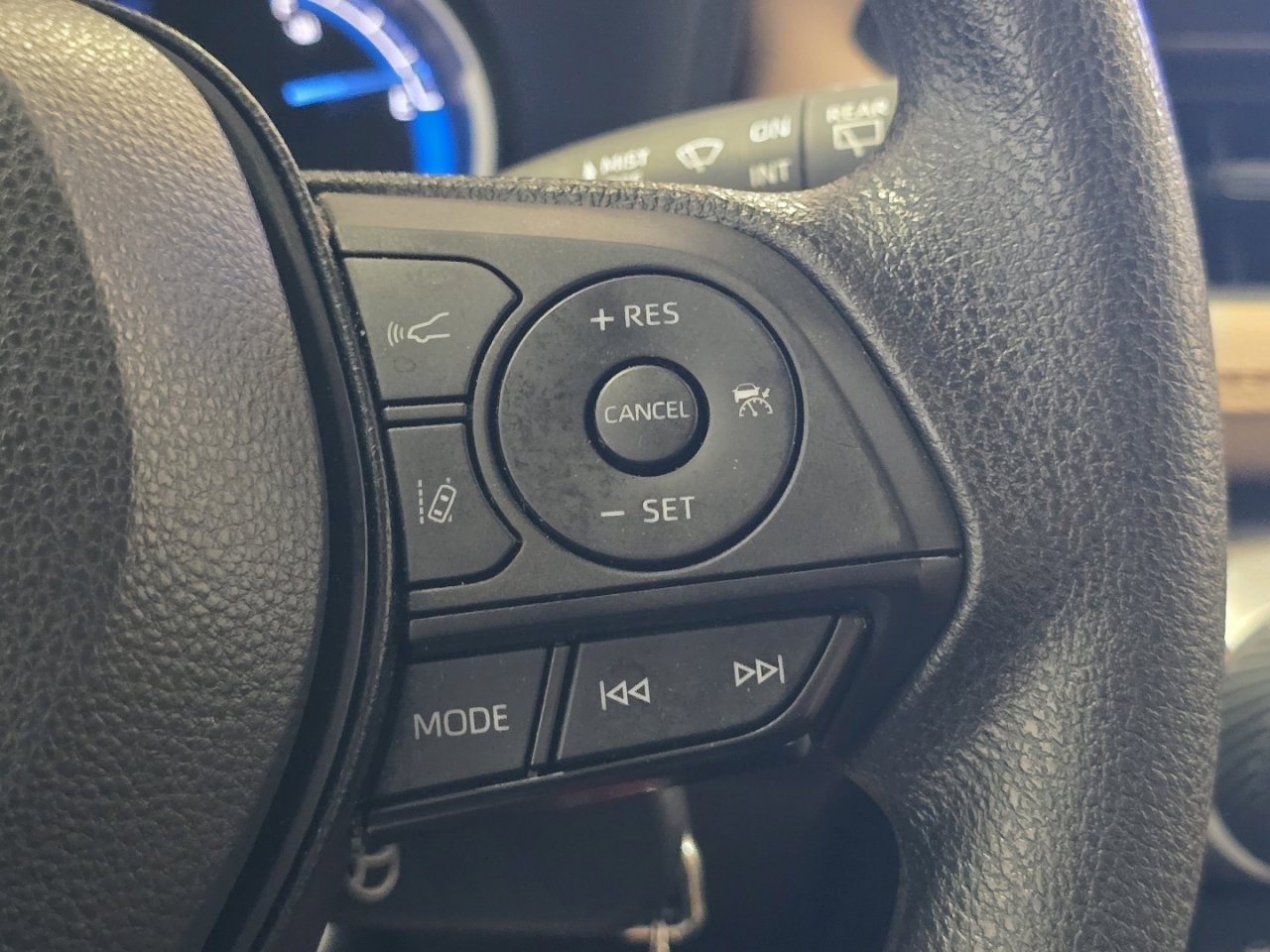 Certified 2023 Toyota RAV4 LE AWD/4WD image 31