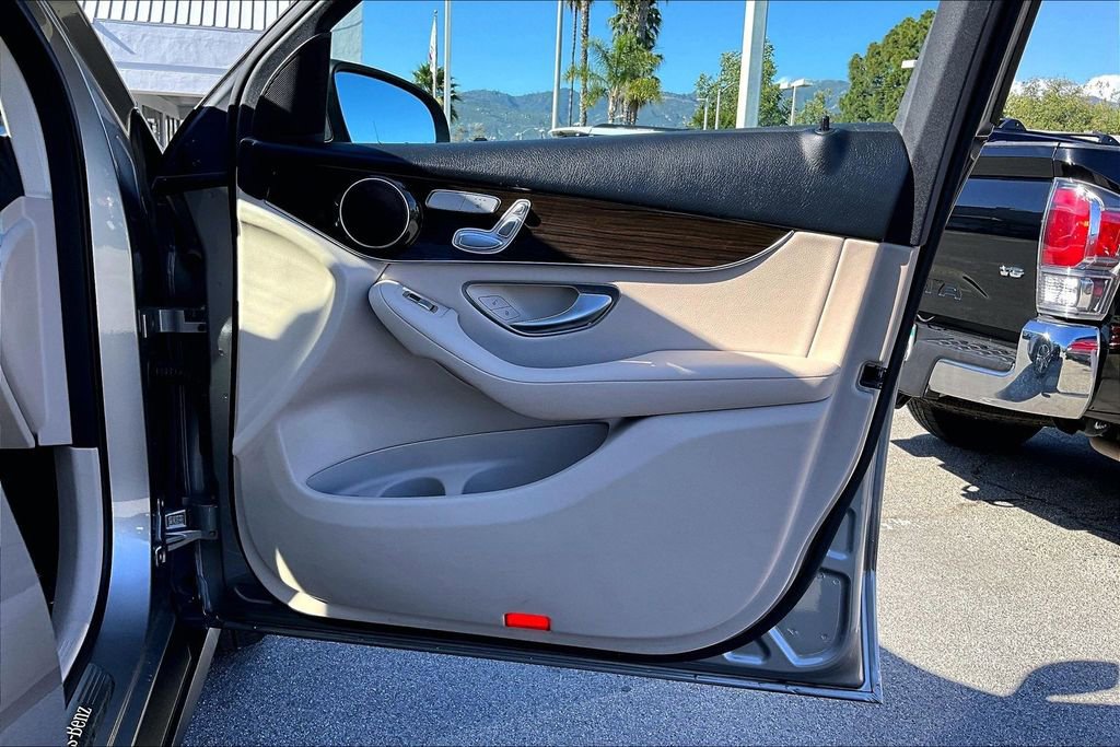 Used 2021 Mercedes-Benz GLC 300 image 28
