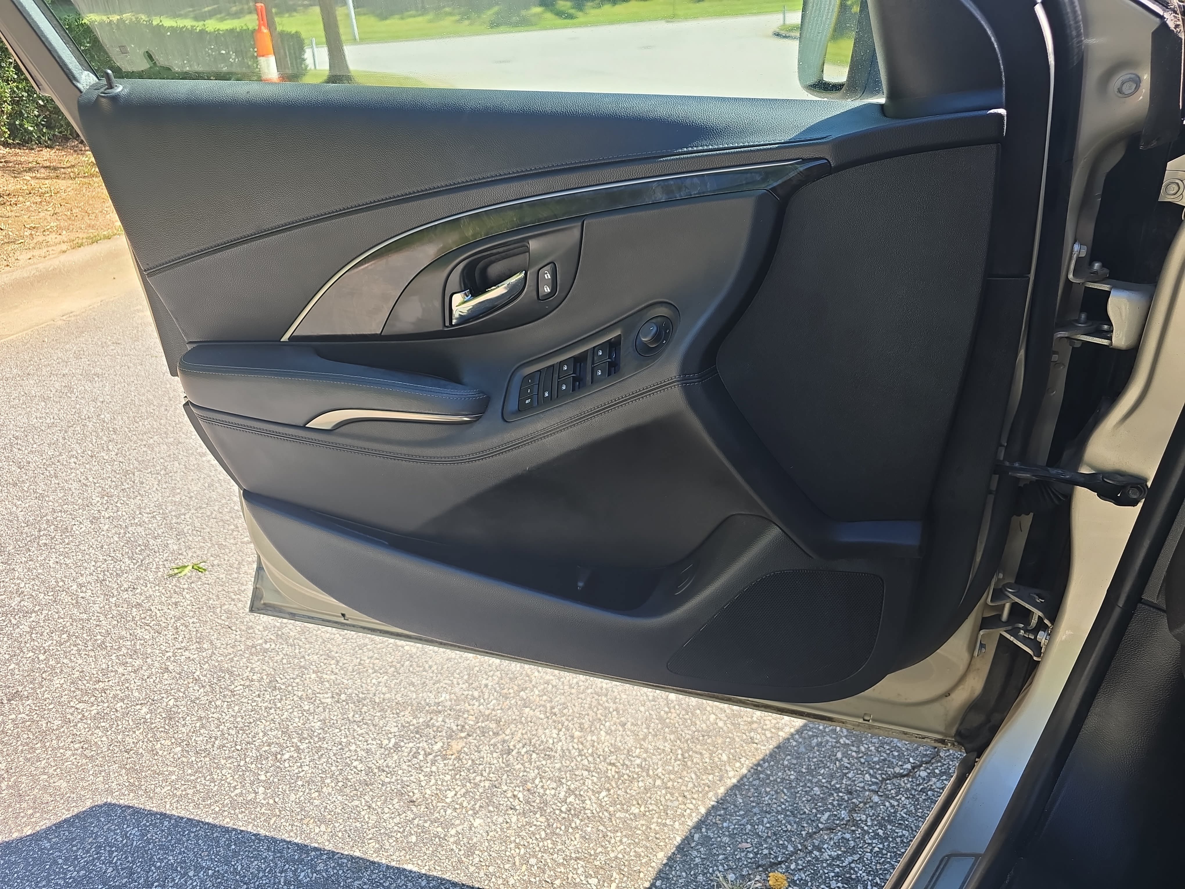 Used 2015 Buick LaCrosse Leather FWD image 25